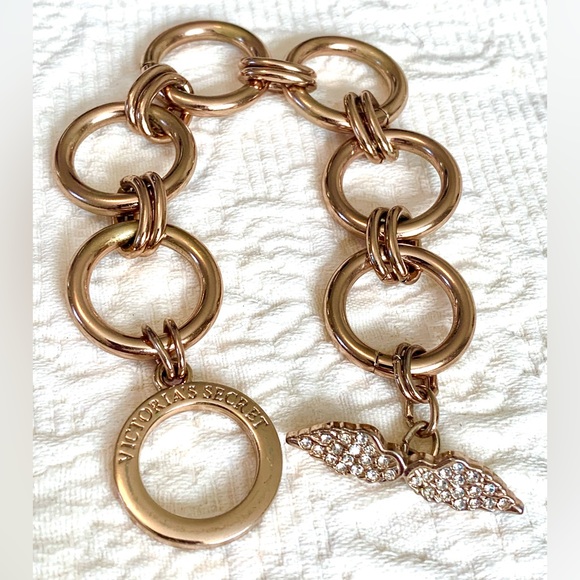 Victoria's Secret Angel Wing Charm Bracelet Rhinestones Gold Tone Toggle - Picture 6 of 9